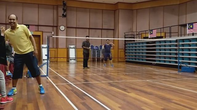 Badminton at MetMalaysia Auditorium (27.10.2017) with Michal Májek from IBL смотреть онлайн