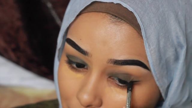 KHAKI GLAM Makeup Tutorial смотреть онлайн