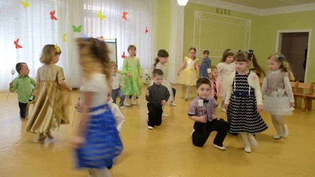 Красивый вход на утреннике 8 Марта в детском саду Средняя группа смотреть онлайн