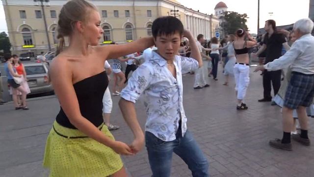 Стрелка, танцы. 1 июля 11г. смотреть онлайн