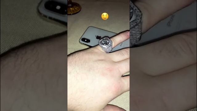 Бриллиантовая кольцо со стоимостью 2 миллиона доллара украли прямо с магазина!!! смотреть онлайн