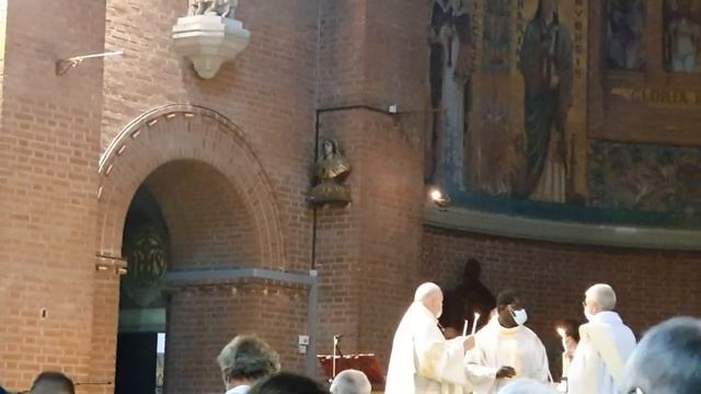 Как проходит месса во Франции.Такое покажу вам только я! Католическая Пасха. Confirmation. Pâques. смотреть онлайн