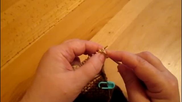 Шарф спицами из треугольника @VasilisaKnitting ?? смотреть онлайн