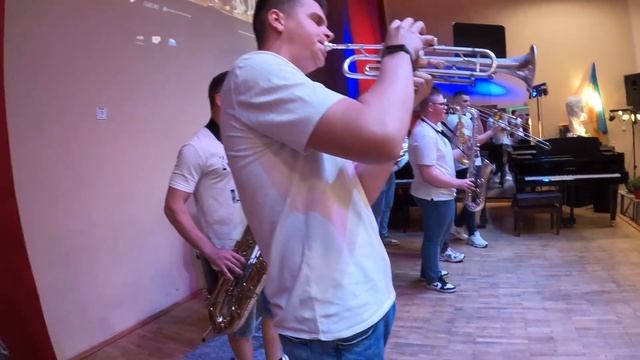 Royal Brass Band 2023 р. випускний в ЛШМ 5 смотреть онлайн
