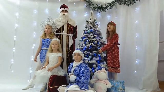Поздравление воспитанников объединений "Театр моды и танца Мини-макси", "Экскурсовод" с Новым годо смотреть онлайн