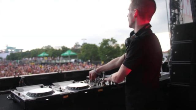 Lazy Rich - Brainfreeze - Live at Digital Dreams 2013 смотреть онлайн