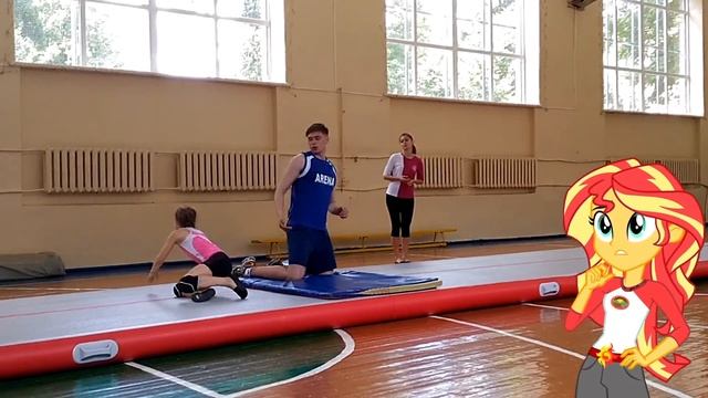 Делайте Зарядку Будете в Порядке! Занимаемся на акробатической дорожке Черлидинг для детей смотреть онлайн