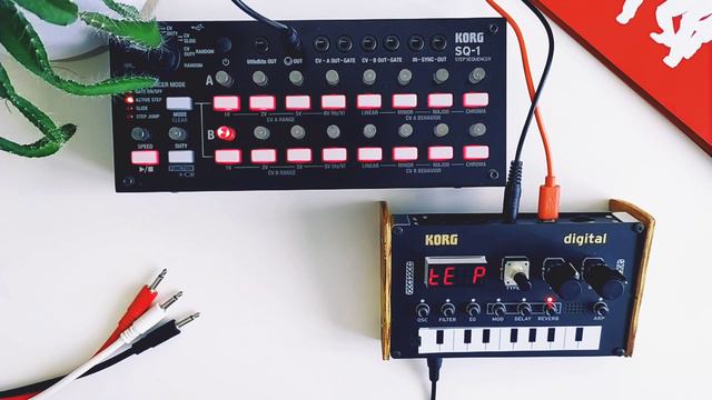 Korg NTS-1 with SQ-1 смотреть онлайн