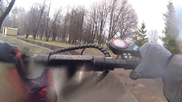 На электросамокате Kugoo M2 ( Куго М2 ) в магазин за наушниками. Попал под дождь