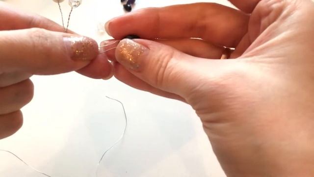 УЧИМСЯ КРЕПИТЬ БУСИНЫ И СТРАЗЫ смотреть онлайн