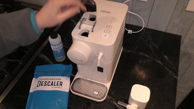 De'Longhi Nespresso Lattissima One Descaling - EASY DIY смотреть онлайн