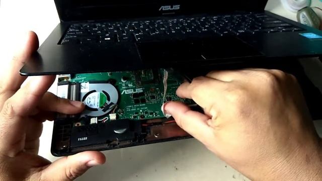 Membongkar Laptop Asus X200CA Atau X200MA / Disassemble Asus X200M