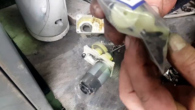 Range Rover Sport EPB Actuator Repair. смотреть онлайн