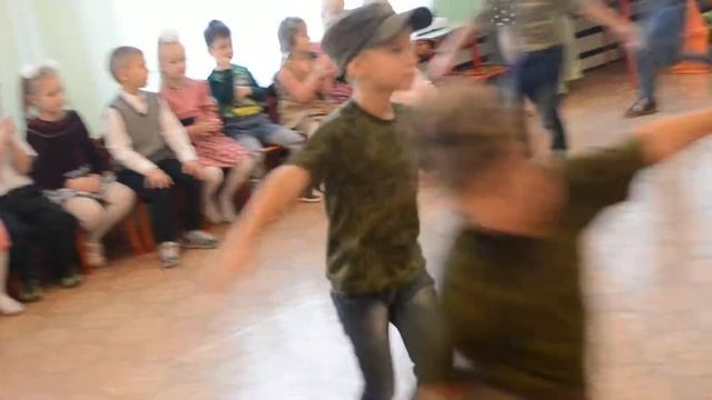 Танец "Россия" в детском саду МБДОУ №38 г.Новомосковск смотреть онлайн