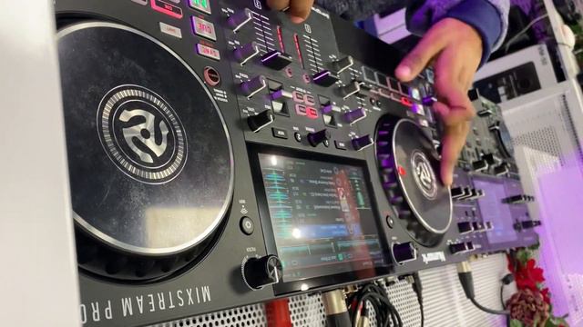 NUMARK MIXSTREAM PRO SCRATCH TEST | MAGIC MALLY смотреть онлайн