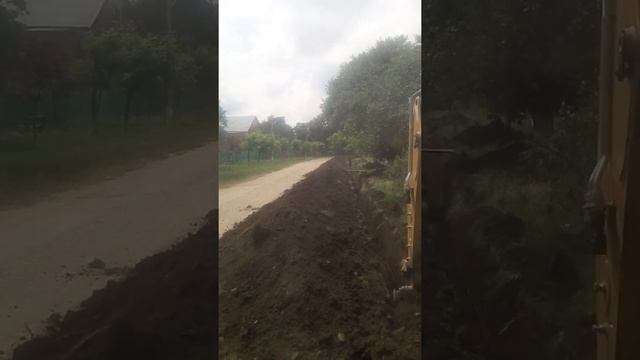 копаю газопровод, Адыгея, лето 2020. cat 428f2 смотреть онлайн