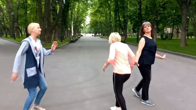 Харьков,25 июня,танцы в саду,"А я баба молода!"😋 смотреть онлайн