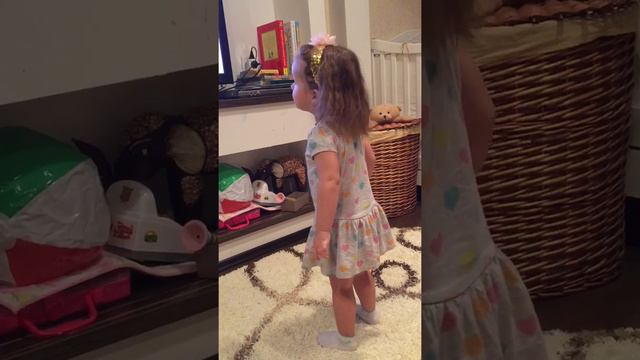 Малышка умница поёт песенку спокойной ночи малыши смотреть онлайн