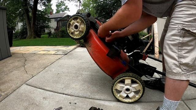 10-minute Lawn Mower Fuel Flow Fix! смотреть онлайн