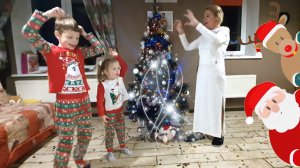 АЛИСА ДЖЕМ НАРЯЖАЕТ ЁЛКУ