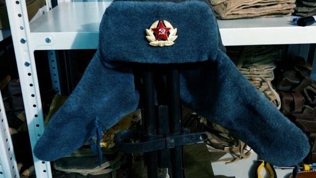 Зачем на Шапке Ушанке нужны странные вторые «ушки»? смотреть онлайн
