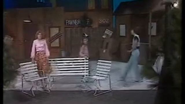 Happy Go Round (QTQ 9 Archive Footage) смотреть онлайн