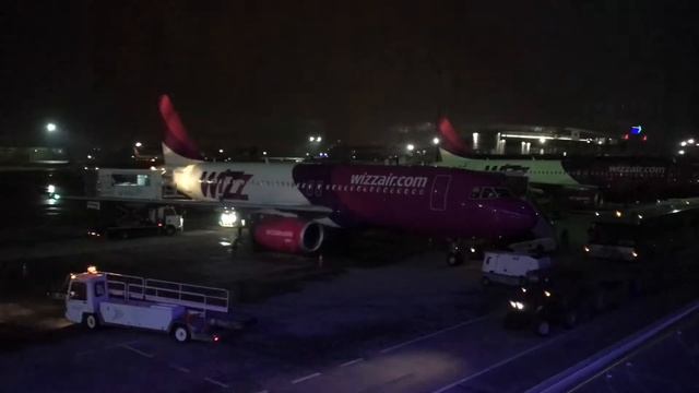 Аэропорт Киев Жуляны (Kyiv International Airport).  Time Lapse Wizz Air