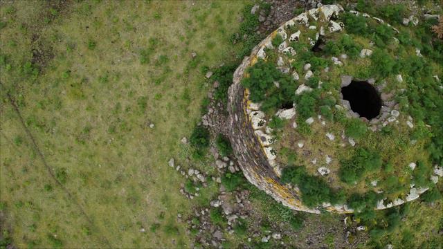 Nuraghi e Tombe dei Giganti, Sardegna Centrale смотреть онлайн