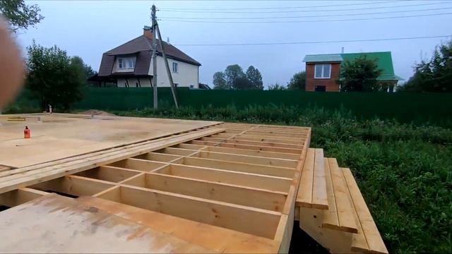 строительство каркасного дома 8 на 12. монтаж полов с утеплением и влагостойкой фанерой. не колхоз смотреть онлайн