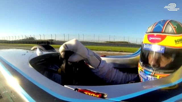 Formula E Car - Spark Renault SRT01E - track debut смотреть онлайн