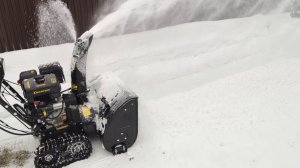 Гусеничный Снегоуборщик Champion В Работе.mp4