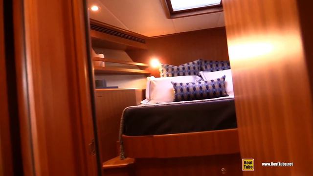 2015 Outer Reef 610 Classic Series - Deck and Interior Walkaround - 2018 Fort Lauderdale Boat Show смотреть онлайн