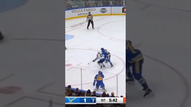 То самое чувство когда выход из обороны твоей команды лучше чем у Сент-луиса🤣😎. смотреть онлайн