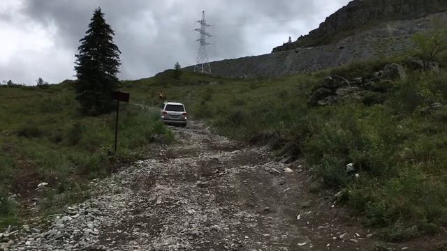 Подъем в крутую гору на Toyota LC 200 off road смотреть онлайн