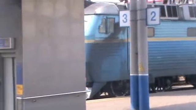 ЧС8-028 КИІВ-ПАССАЖИРСКИЙ ЄЛЕКТРОВОЗ ГУДОК смотреть онлайн
