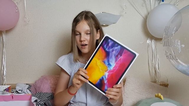 МОИ ПОДАРКИ НА ДЕНЬ РОЖДЕНИЯ 12 ЛЕТ! АЙПАД ПРО И ВИРТУАЛЬНАЯ РЕАЛЬНОСТЬ ! смотреть онлайн