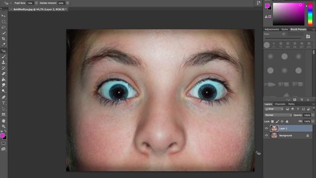 Tutorial - Enlever les yeux rouges (Photoshop CC 2015) смотреть онлайн