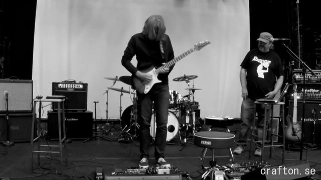 Ibanez Guitar Festival 2015. Andy Timmons bowling for notes and gets love for it. смотреть онлайн