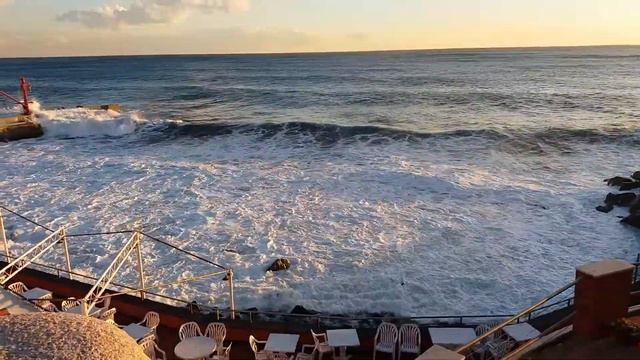 Италия, берег, волны смотреть онлайн