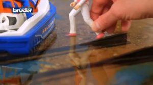 Гидроцикл с фигуркой спасателя Bruder Toys Personal Watercraft Driver #63150