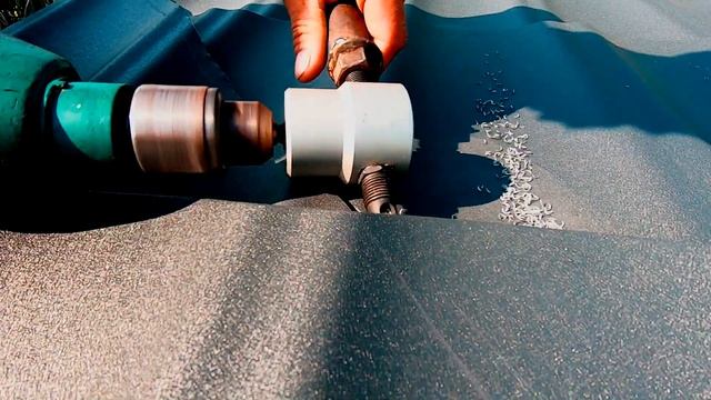 ЧЕМ РЕЗАТЬ МЕТАЛОЧЕРЕПИЦУ. первые ошибки смотреть онлайн