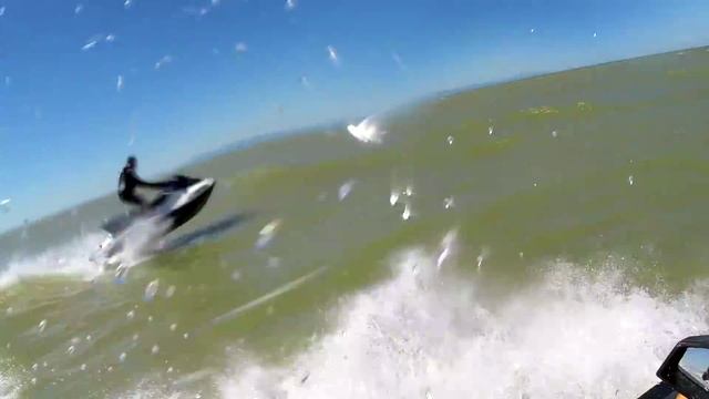 Riding the Big Swells (on GTR 215 and GTX 185 Jet Skis) смотреть онлайн