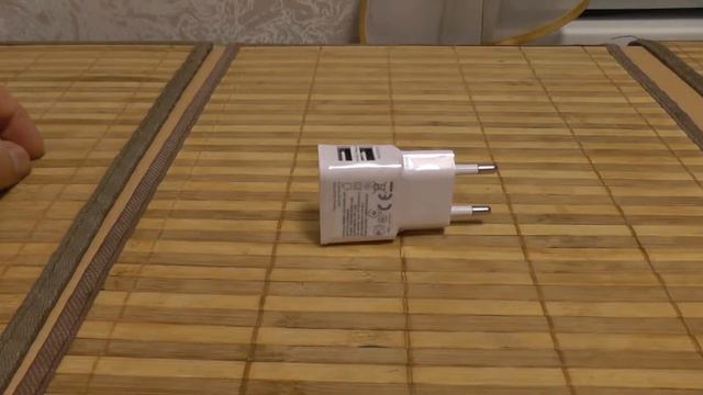 Адаптор. Зарядка на два USB порта. Adapter. Charge two USB ports. смотреть онлайн