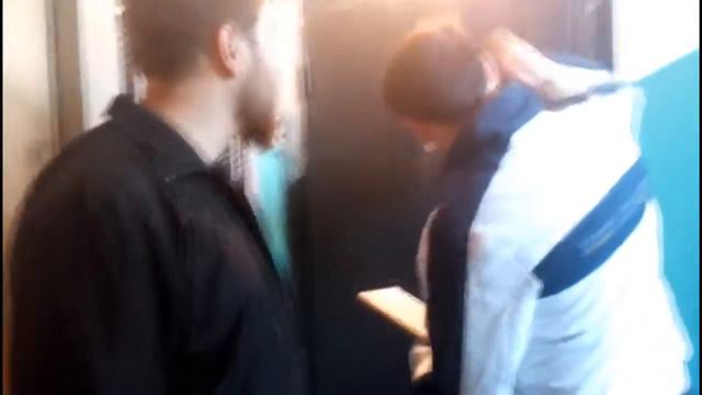 Коллекторы пытаются разбудить мертвого смотреть онлайн