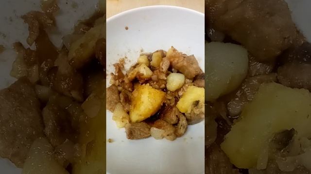 Жареная свинина с картофелем и луком .#russia #food #shortvideo