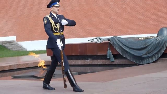 Почетный караул у могилы неизвестного солдата. смотреть онлайн