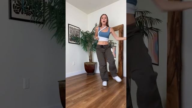 Quick change ? #dance #freestyle #fashion #style смотреть онлайн