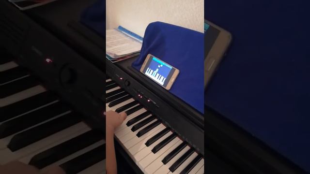 МАГЖАН МЫРЗА играет на пианине "В траве сидел кузнечик" смотреть онлайн