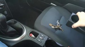 Натягиваем тросик ручника на ниссан кашкай!