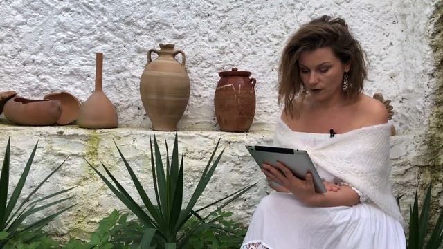 Чтение басен Эзопа "Путник и гадюка", "Дельфин и обезьяна", "Черепаха и заяц" смотреть онлайн